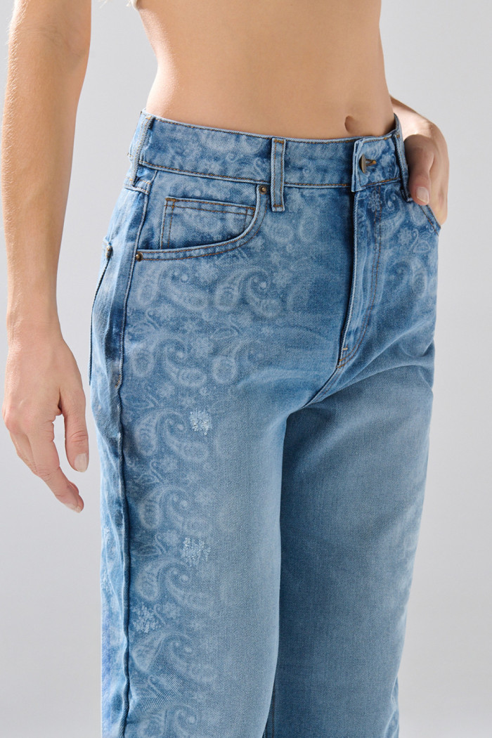 Jean 90´S infaltables azul claro con diseños y tiro alto

