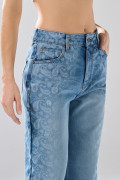 Jean 90´S infaltables azul claro con diseños y tiro alto
