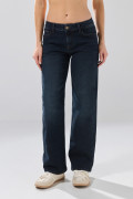 Jean infaltables straight leg azul intenso con tiro bajo
