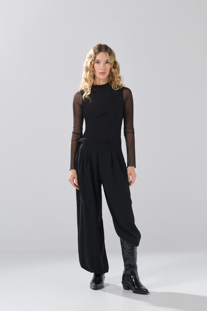 Pantalón balloon cargo negro con bota ancha
