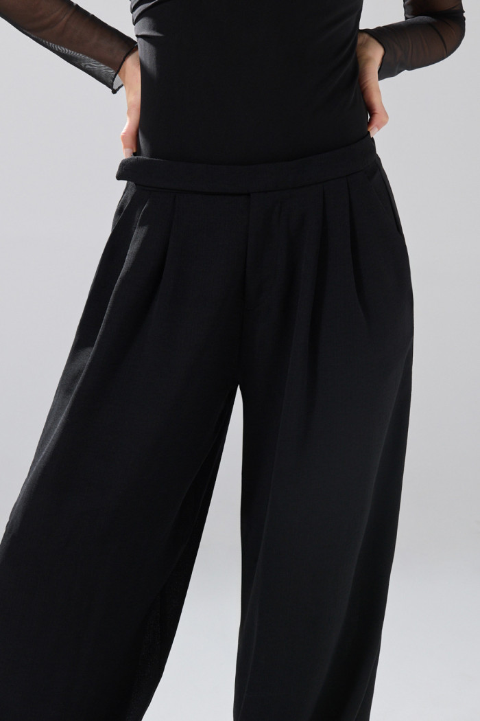Pantalón balloon cargo negro con bota ancha
