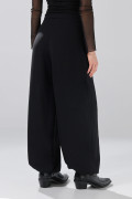 Pantalón balloon cargo negro con bota ancha
