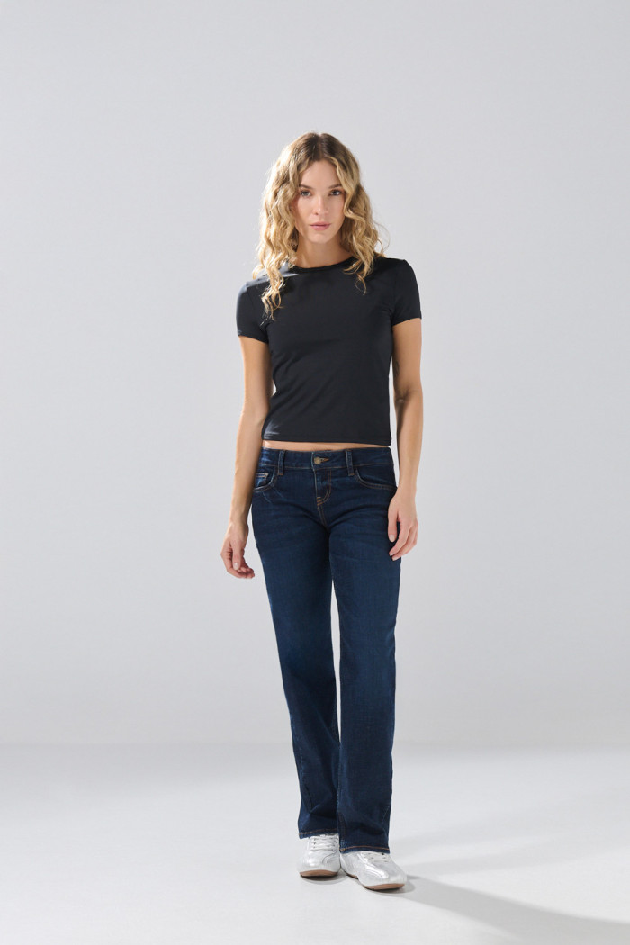 Jean straight leg azul oscuro infaltables con bota recta
