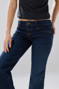 Jean straight leg azul oscuro infaltables con bota recta

