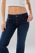 Jean straight leg azul oscuro infaltables con 5 bolsillos
