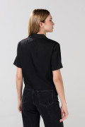 Blusa unicolor con cuello resort y manga corta