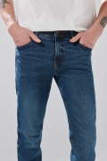 Jean infaltables slim azul oscuro con tiro bajo y botón
