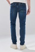 Jean infaltables slim azul oscuro con tiro bajo y botón
