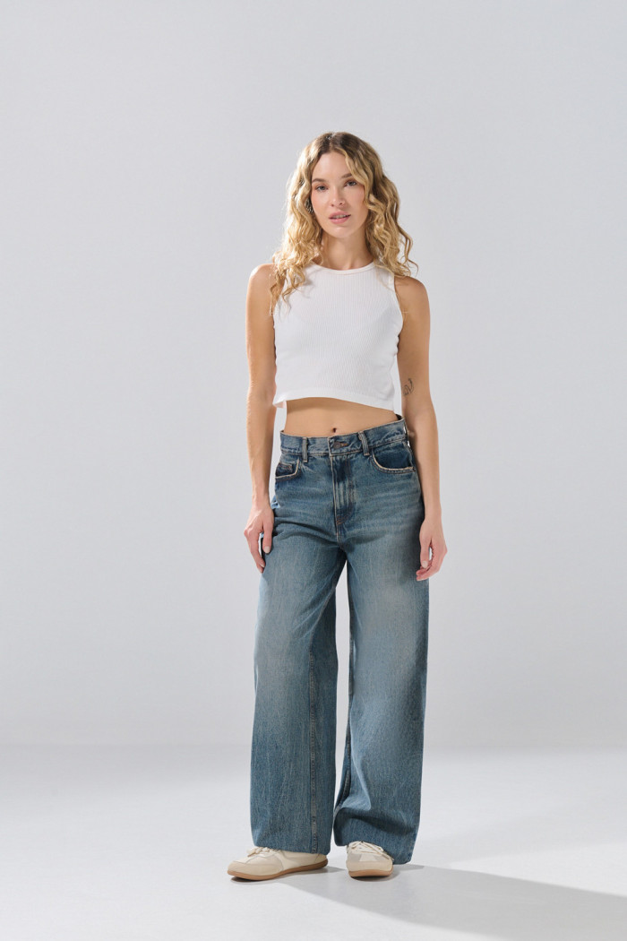 Jean baggy infaltables azul con tiro medio y bolsillos
