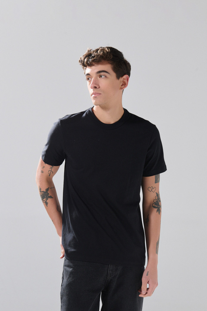 Camiseta en algodón ajustada cuello redondo unicolor
