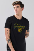 Camiseta ajustada negra cuello redondo con arte college
