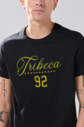 Camiseta ajustada negra cuello redondo con arte college
