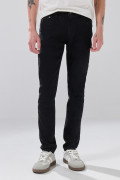 Jean negro skinny infaltables con tiro bajo y bolsillos
