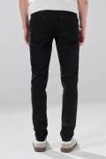 Jean negro skinny infaltables con tiro bajo y bolsillos
