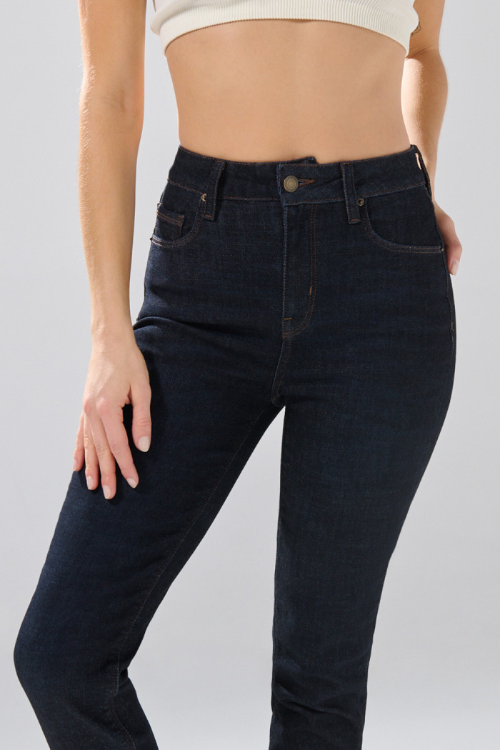 Jean azul intenso infaltables súper skinny con 5 bolsillos
