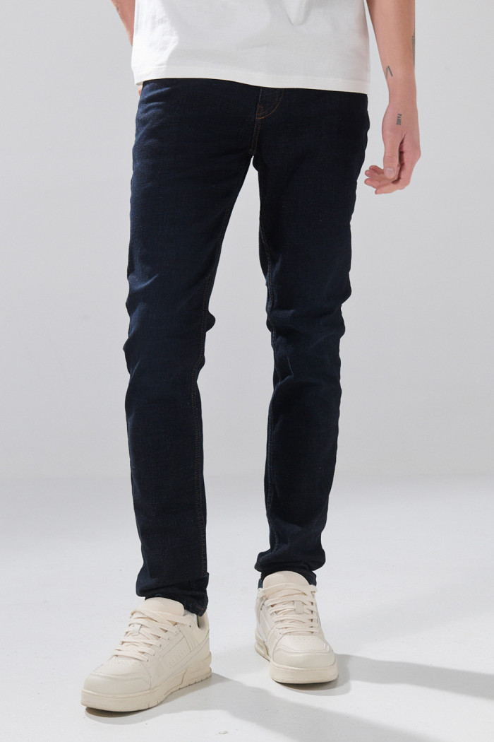 Jean skinny infaltables azul intenso tiro bajo con bolsillos
