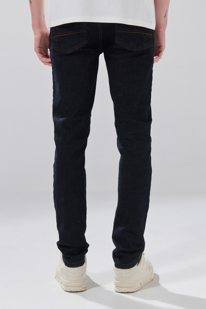 Jean skinny infaltables azul intenso tiro bajo con bolsillos
