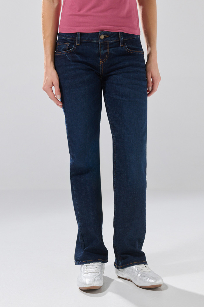 Jean straight leg bota recta infaltables azul con bolsillos
