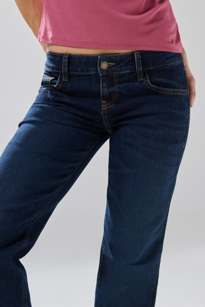 Jean straight leg bota recta infaltables azul con bolsillos
