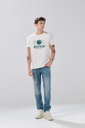 Camiseta college deportiva crema con cuello redondo
