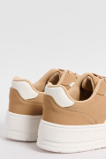 Zapatillas suela de plataforma de caucho color caramelo.