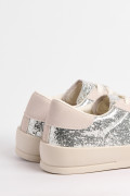 Zapatillas de estilo clásico, suela de caucho natural de perfil bajo.