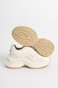 Zapatillas suela gruesa, tipo chunky.