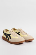 Zapatillas de estilo clásico, suela de caucho natural de perfil bajo.