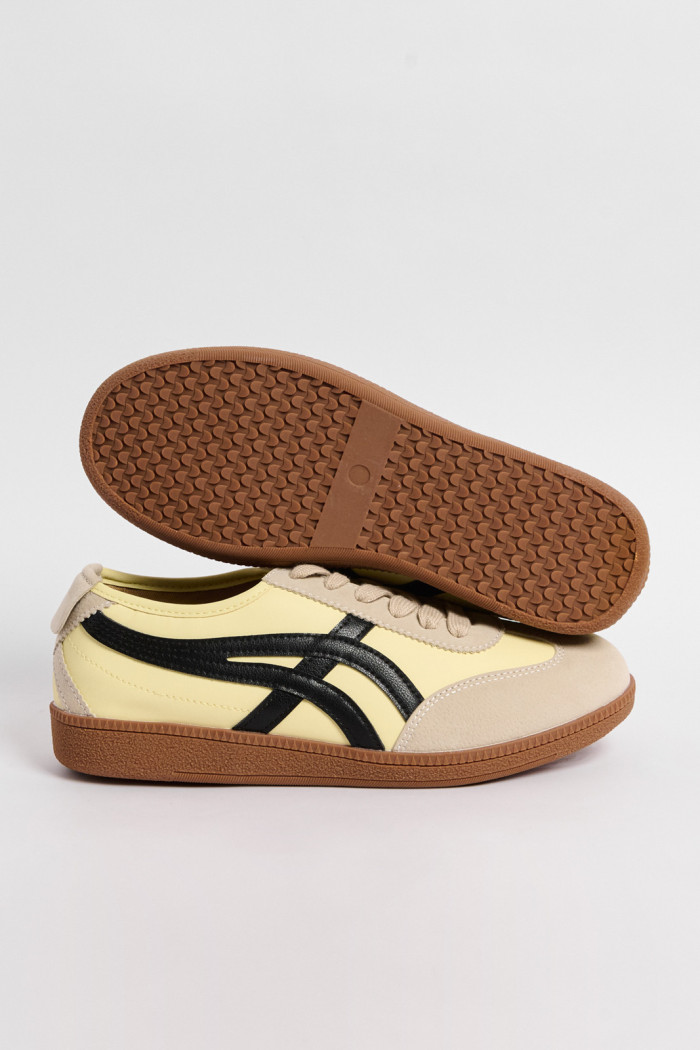 Zapatillas de estilo clásico, suela de caucho natural de perfil bajo.