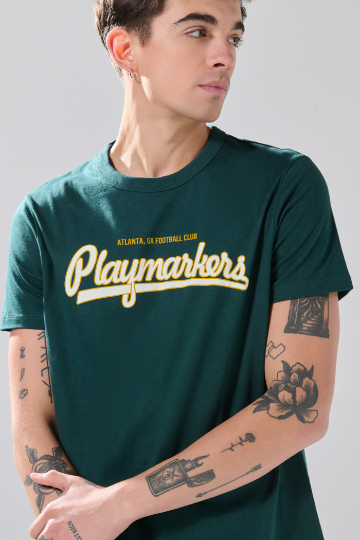 Camiseta verde oscura con manga corta y estampado college

