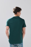 Camiseta verde oscura con manga corta y estampado college
