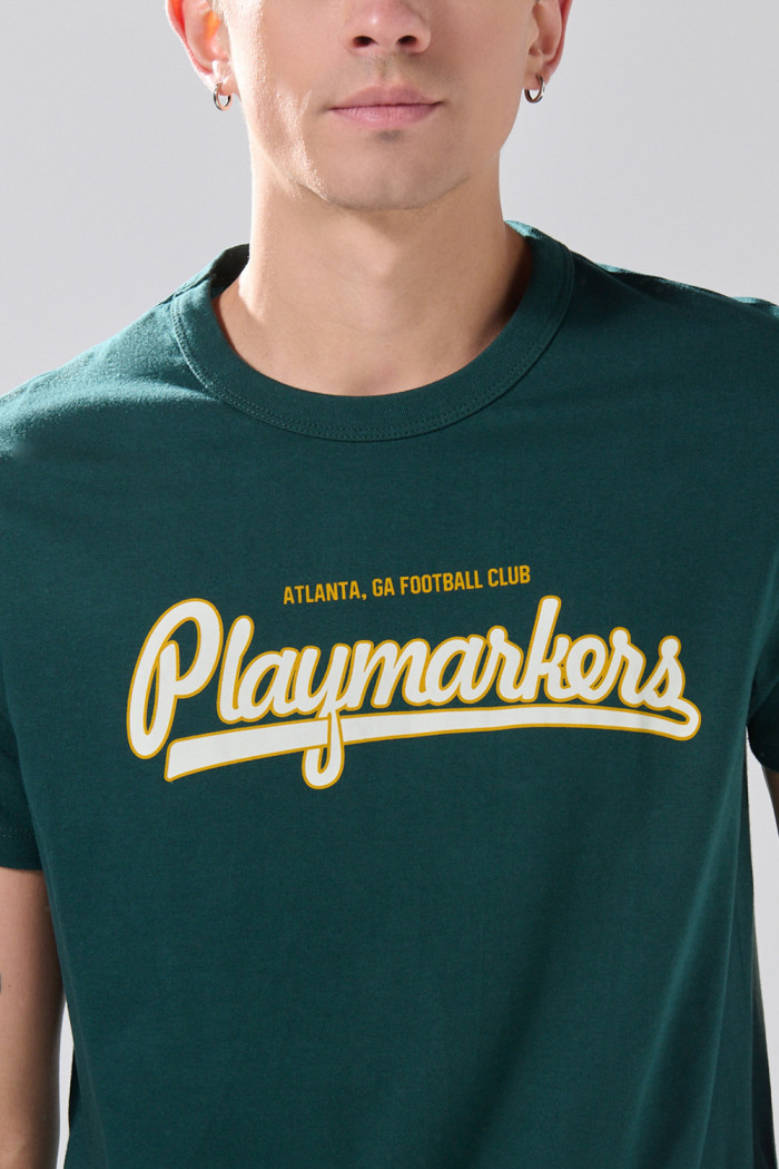 Camiseta verde oscura con manga corta y estampado college
