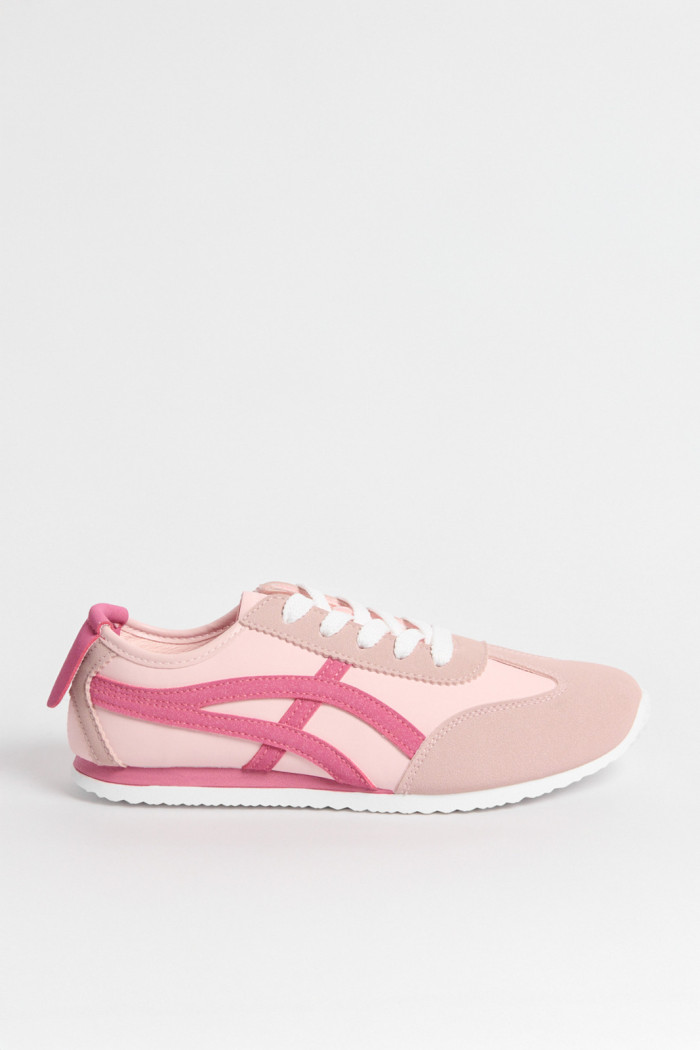 Tenis casuales rosados con contrastes y suelas planas