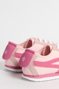 Tenis casuales rosados con contrastes y suelas planas