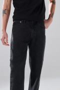 Jean baggy gris intenso infaltables con bota ancha
