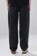 Jean baggy gris intenso infaltables con bota ancha
