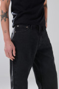 Jean baggy gris intenso infaltables con bota ancha

