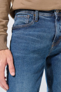 Jean tiro bajo slim infaltables azul oscuro con bolsillos
