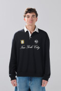 Buzo negro oversize con cuello polo y diseño college
