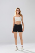 Short de jean negro tiro alto con 5 bolsillos

