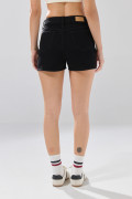 Short de jean negro tiro alto con 5 bolsillos
