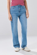 Jean straight leg azul medio con tiro bajo y bota recta
