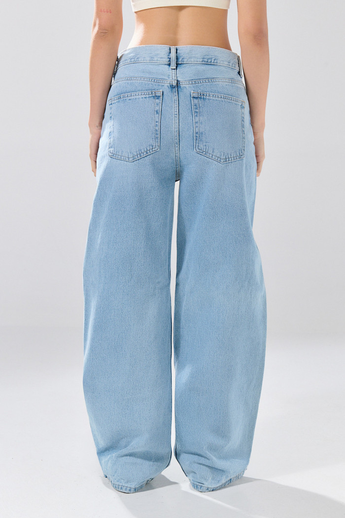 Jean bota ancha baggy  infaltables azul con tiro medio
