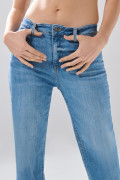 Jean bota recta infaltables straight leg azul con tiro bajo
