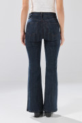 Jean flare azul intenso con bota ancha, diseños y tiro alto
