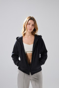 Buzo unicolor con capota, bolsillos y cierre de cremallera
