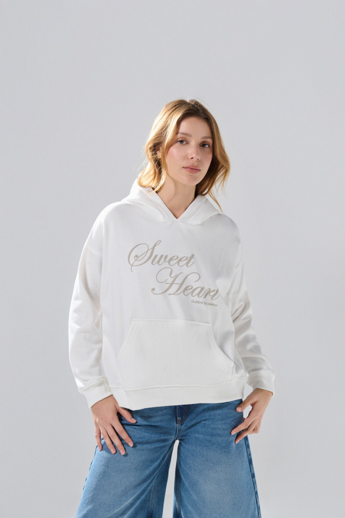 Buzo oversize crema claro con capota y diseño celestial
