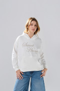 Buzo oversize crema claro con capota y diseño celestial
