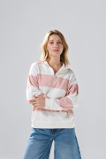 Buzo crema cuello sport a rayas oversize con diseño college
