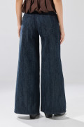 Jean súper open leg azul intenso con diseños y bota ancha
